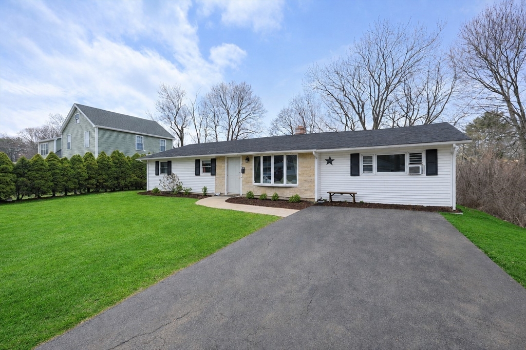 39 Marion St, Holbrook, MA Photo #15