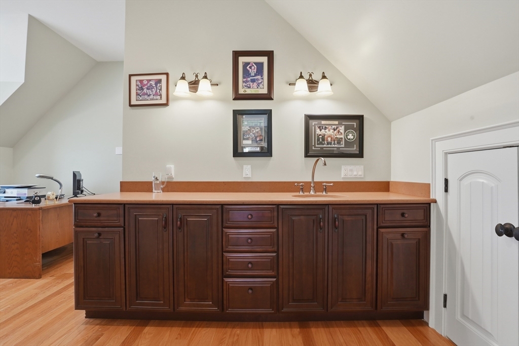 1 Twin Springs Drive, Saugus, MA Photo #33
