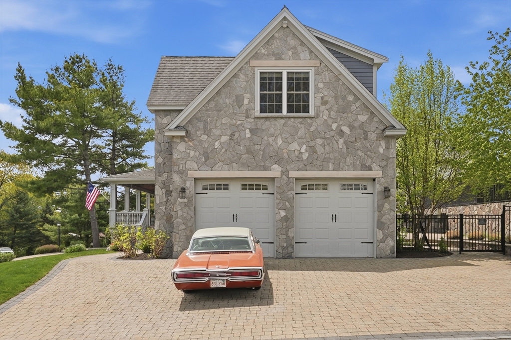 1 Twin Springs Drive, Saugus, MA Photo #4