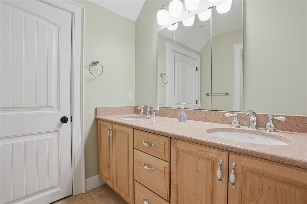 1 Twin Springs Drive, Saugus, MA Photo #31