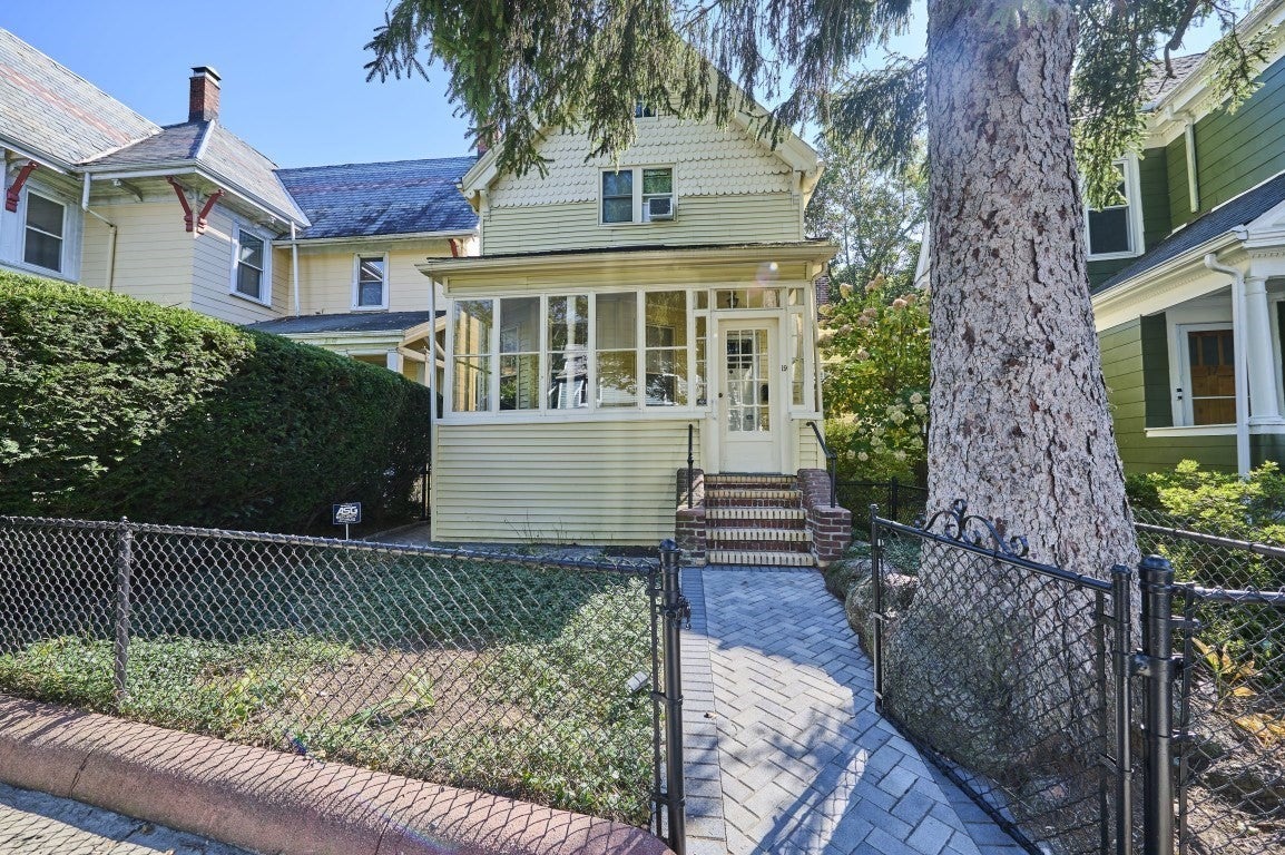 19 Brown Ave, Boston, MA Photo #24