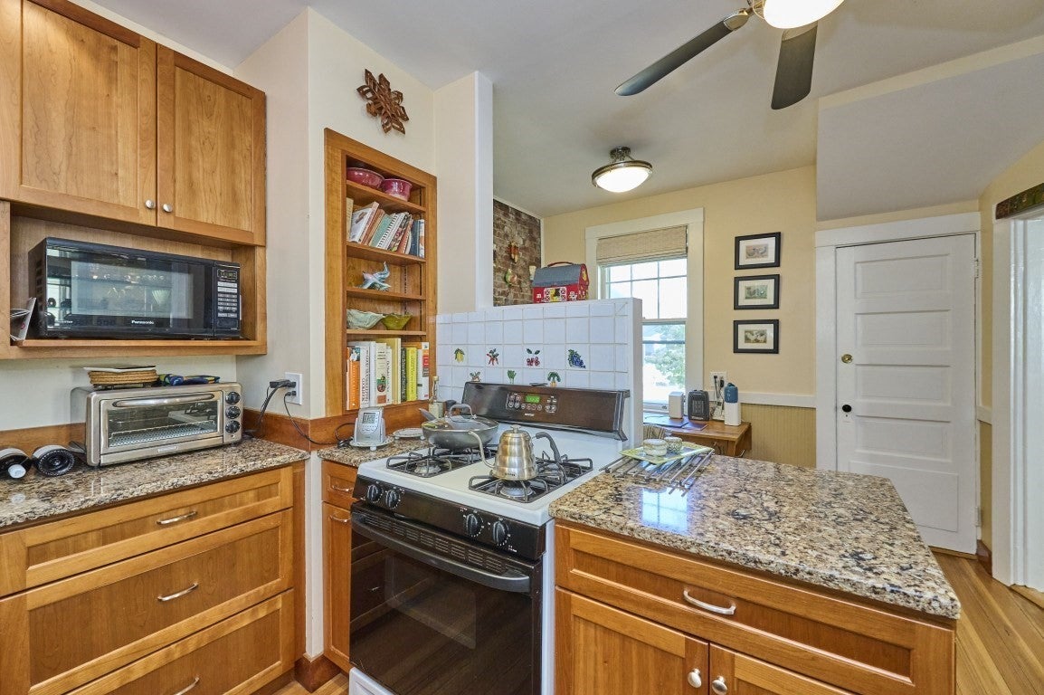 19 Brown Ave, Boston, MA Photo #7
