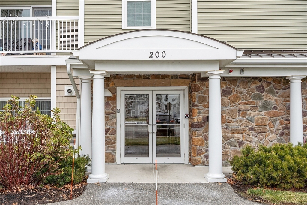 200 Martins Lndg 102