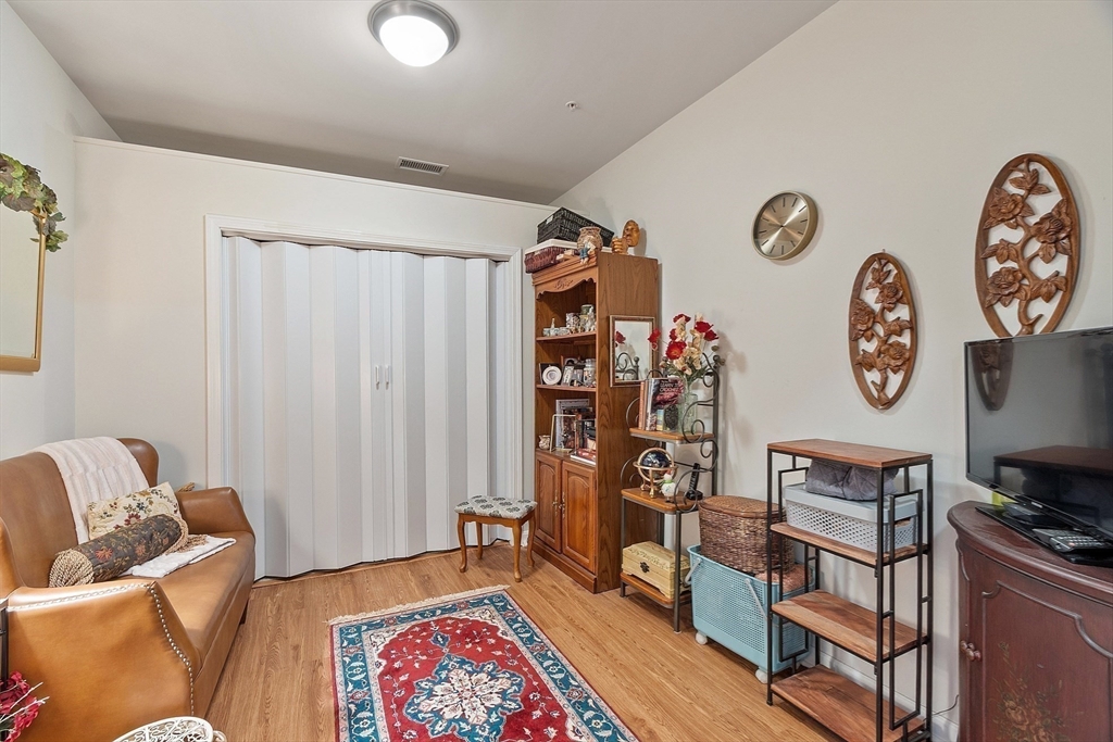 200 Martins Lndg 102