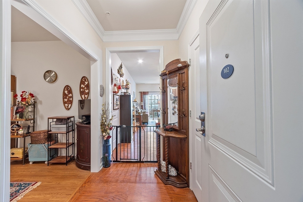 200 Martins Lndg 102