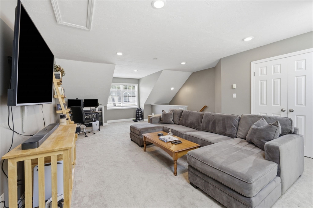 56 Whispering Pine Cir #56, Worcester, MA Photo #25