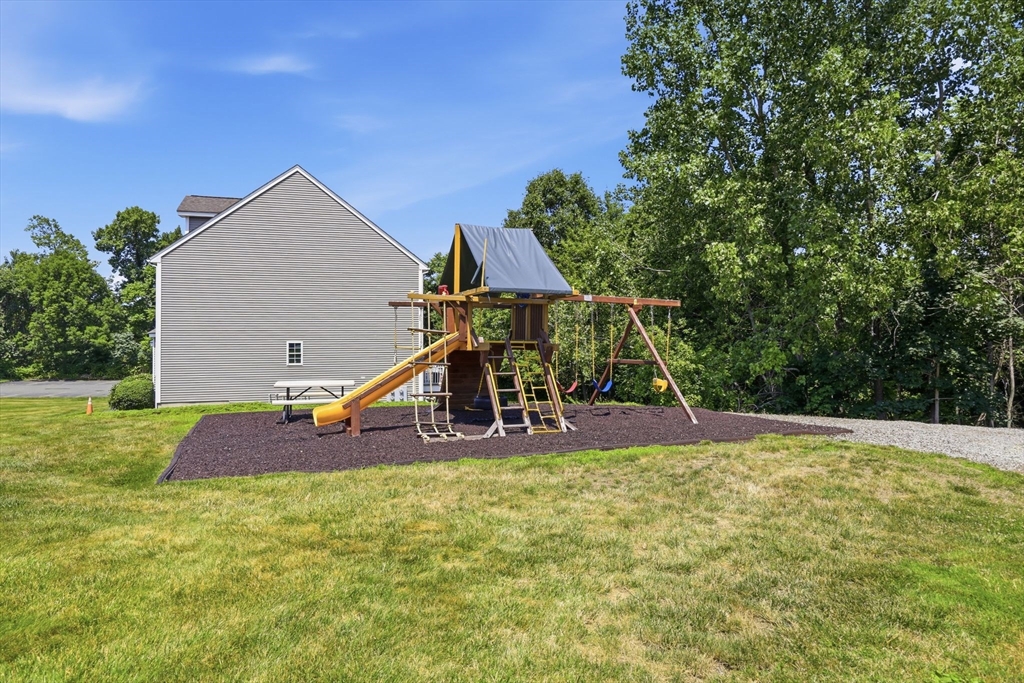 56 Whispering Pine Cir #56, Worcester, MA Photo #33