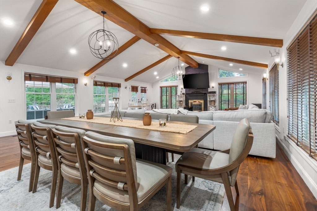 4 Rockwood Ln
