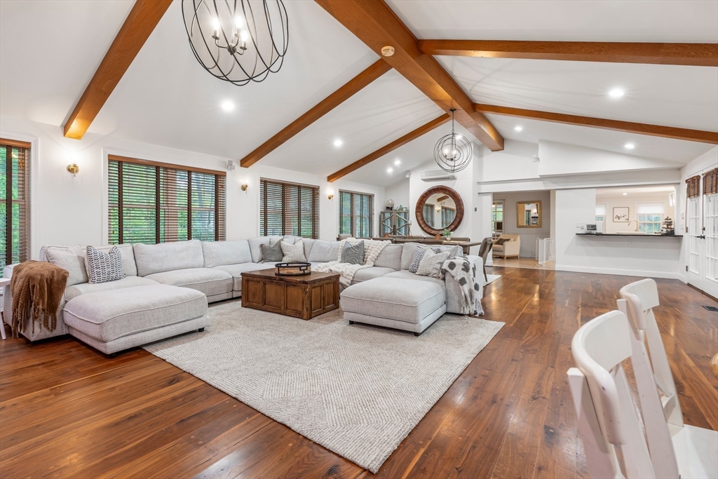 4 Rockwood Ln