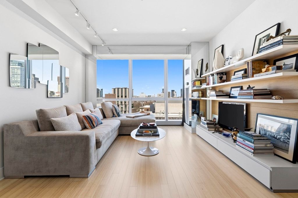 Photo of 110 Stuart St #17D, Boston, MA 02116 (MLS # 73504339)