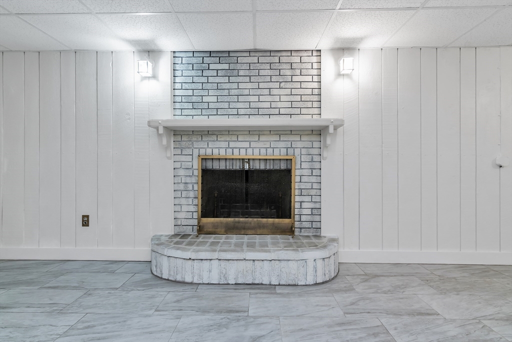 Lowell, Massachusetts 01854, United States, 4 Bedrooms Bedrooms, ,2 BathroomsBathrooms,Residential,Active,171850