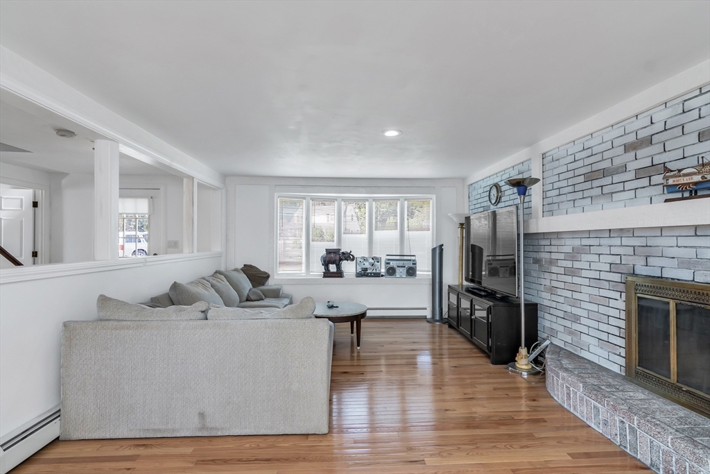 Lowell, Massachusetts 01854, United States, 4 Bedrooms Bedrooms, ,2 BathroomsBathrooms,Residential,Active,171850