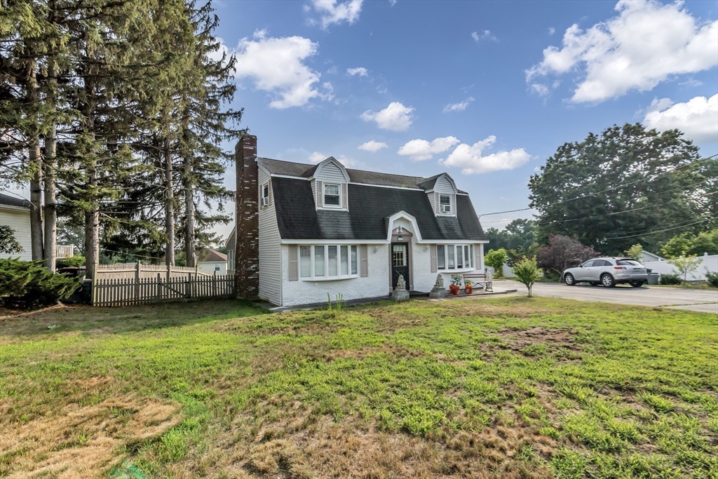 Lowell, Massachusetts 01854, United States, 4 Bedrooms Bedrooms, ,2 BathroomsBathrooms,Residential,Active,171850