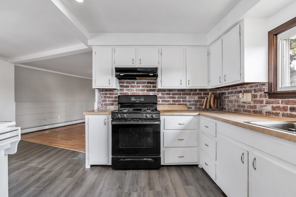 Lowell, Massachusetts 01854, United States, 4 Bedrooms Bedrooms, ,2 BathroomsBathrooms,Residential,Active,171850