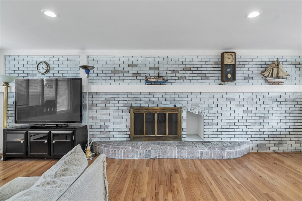 Lowell, Massachusetts 01854, United States, 4 Bedrooms Bedrooms, ,2 BathroomsBathrooms,Residential,Active,171850