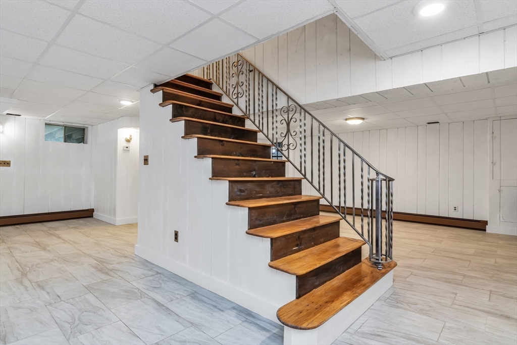 Lowell, Massachusetts 01854, United States, 4 Bedrooms Bedrooms, ,2 BathroomsBathrooms,Residential,Active,171850