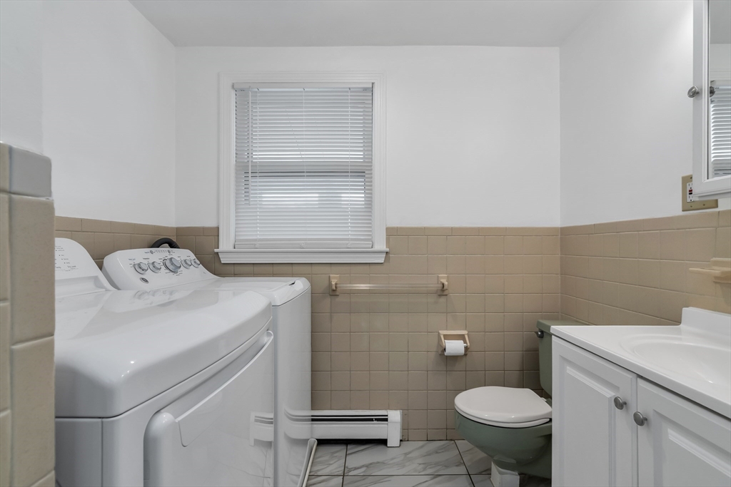 Lowell, Massachusetts 01854, United States, 4 Bedrooms Bedrooms, ,2 BathroomsBathrooms,Residential,Active,171850