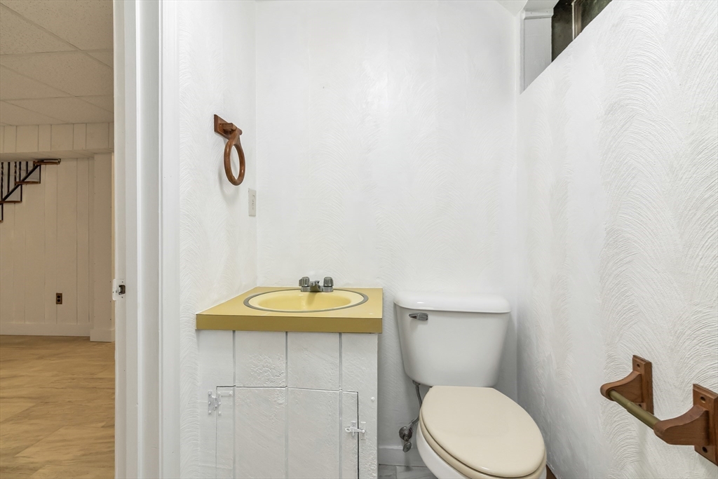 Lowell, Massachusetts 01854, United States, 4 Bedrooms Bedrooms, ,2 BathroomsBathrooms,Residential,Active,171850