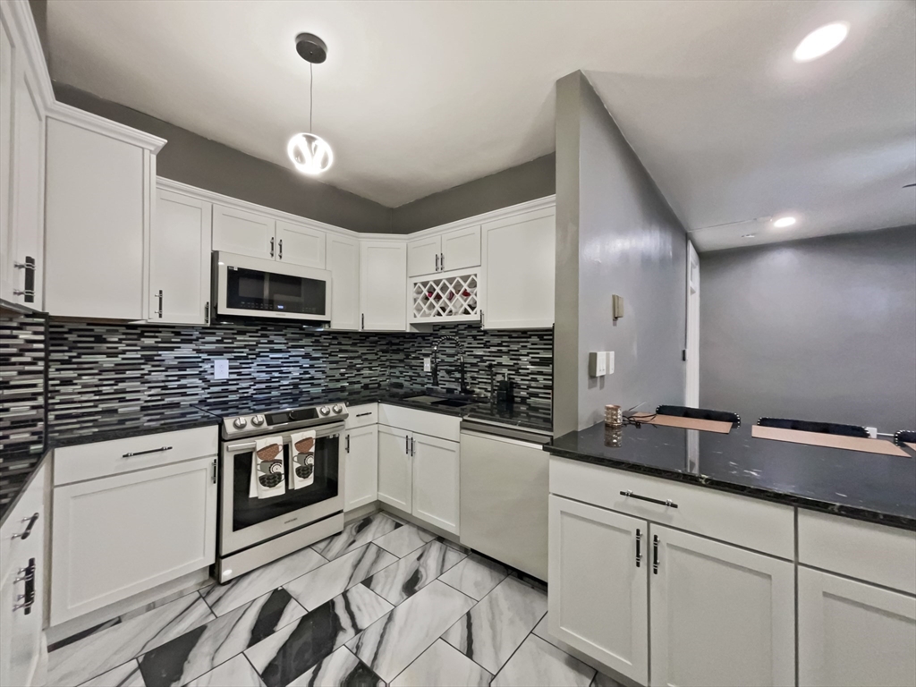 140 Chestnut St 706