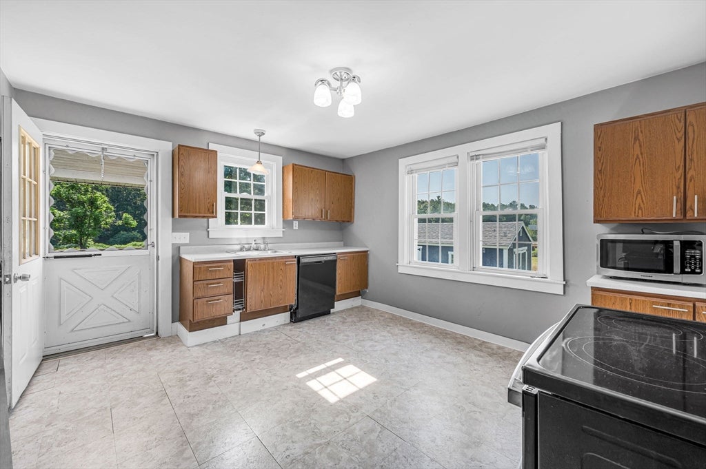 81 South St, Williamsburg, MA Photo #10