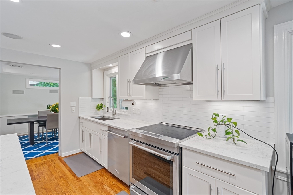 Dover, Massachusetts 02030, United States, 4 Bedrooms Bedrooms, ,4 BathroomsBathrooms,Residential,Pending,212433