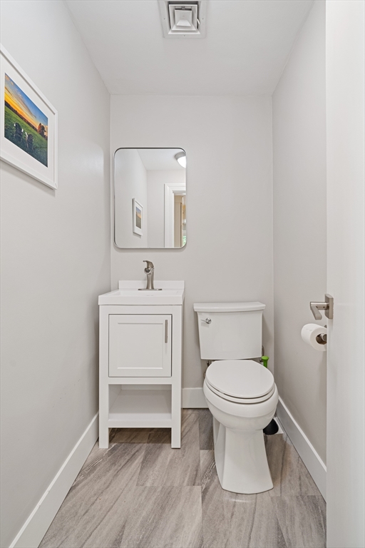 Dover, Massachusetts 02030, United States, 4 Bedrooms Bedrooms, ,4 BathroomsBathrooms,Residential,Pending,212433