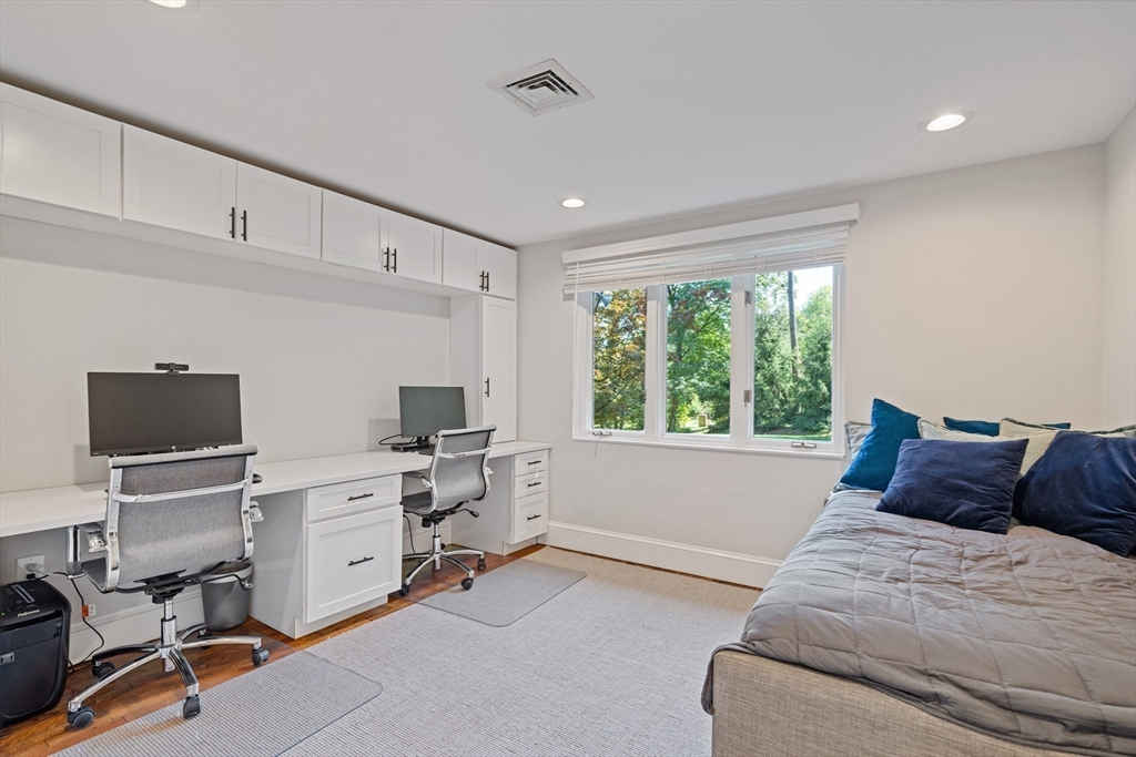 Dover, Massachusetts 02030, United States, 4 Bedrooms Bedrooms, ,4 BathroomsBathrooms,Residential,Pending,212433