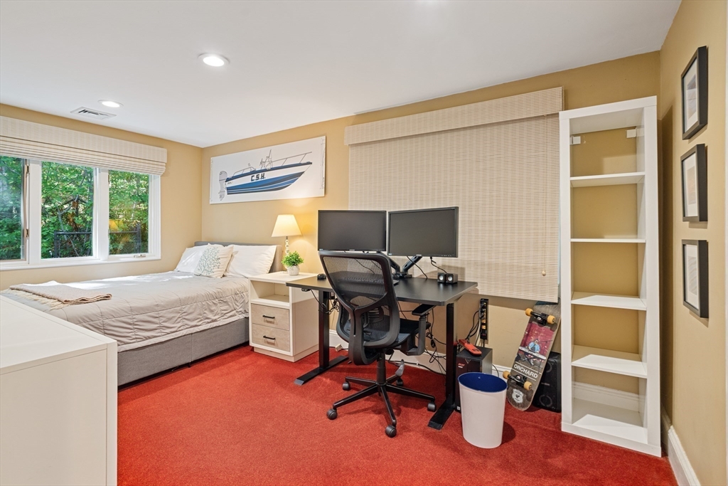 Dover, Massachusetts 02030, United States, 4 Bedrooms Bedrooms, ,4 BathroomsBathrooms,Residential,Pending,212433