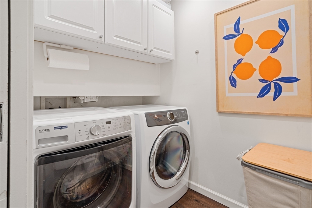 Dover, Massachusetts 02030, United States, 4 Bedrooms Bedrooms, ,4 BathroomsBathrooms,Residential,Pending,212433