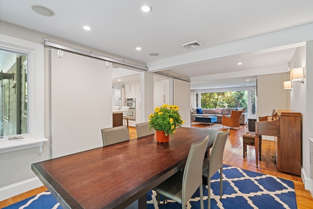 Dover, Massachusetts 02030, United States, 4 Bedrooms Bedrooms, ,4 BathroomsBathrooms,Residential,Pending,212433