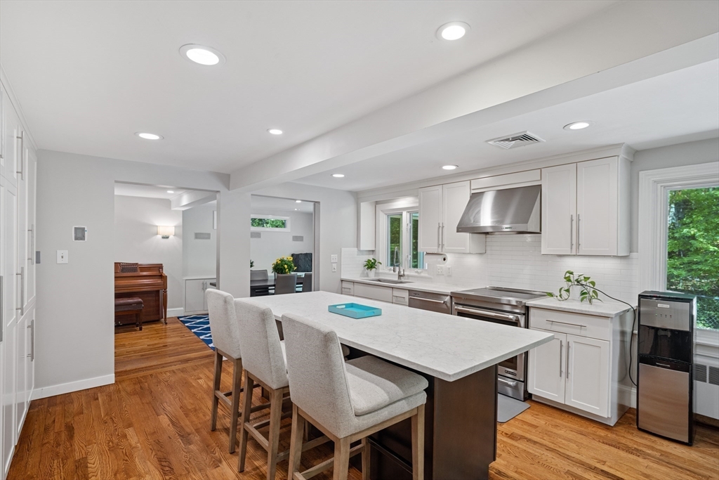 Dover, Massachusetts 02030, United States, 4 Bedrooms Bedrooms, ,4 BathroomsBathrooms,Residential,Pending,212433