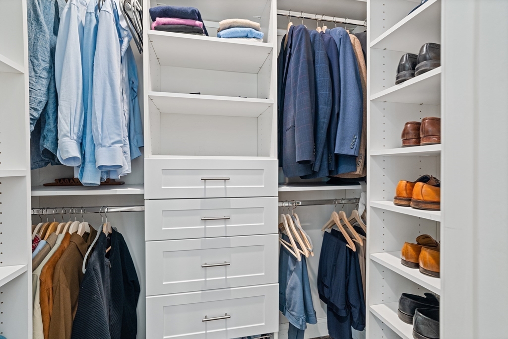 Dover, Massachusetts 02030, United States, 4 Bedrooms Bedrooms, ,4 BathroomsBathrooms,Residential,Pending,212433