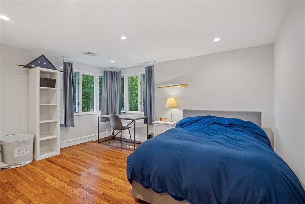 Dover, Massachusetts 02030, United States, 4 Bedrooms Bedrooms, ,4 BathroomsBathrooms,Residential,Pending,212433