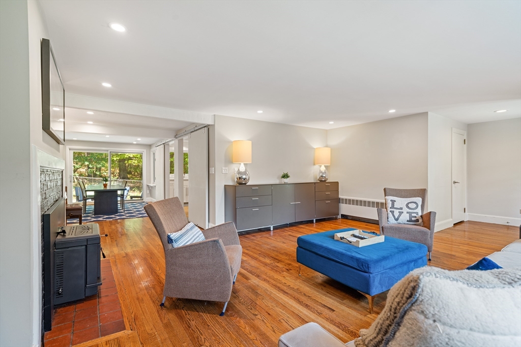 Dover, Massachusetts 02030, United States, 4 Bedrooms Bedrooms, ,4 BathroomsBathrooms,Residential,Pending,212433