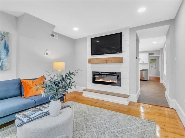 42 School St 2