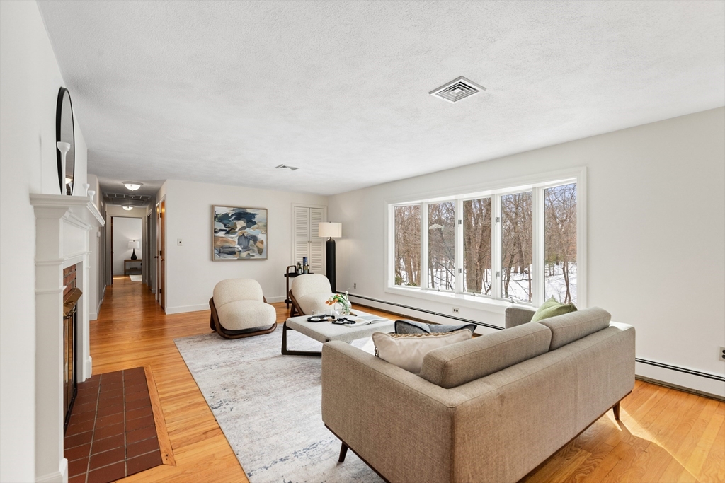 11 Menotomy Rocks Dr