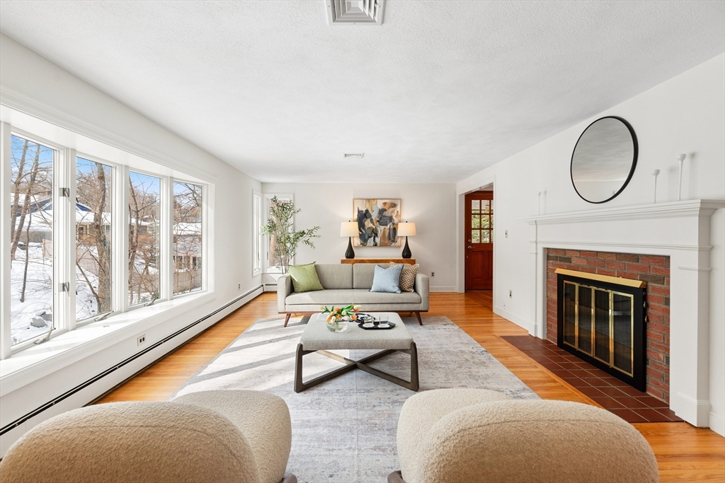 11 Menotomy Rocks Dr