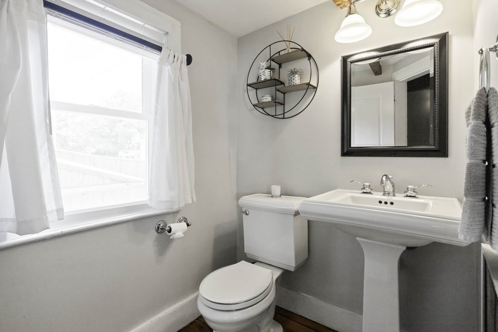 54 Ashland St, Newburyport, MA Photo #16