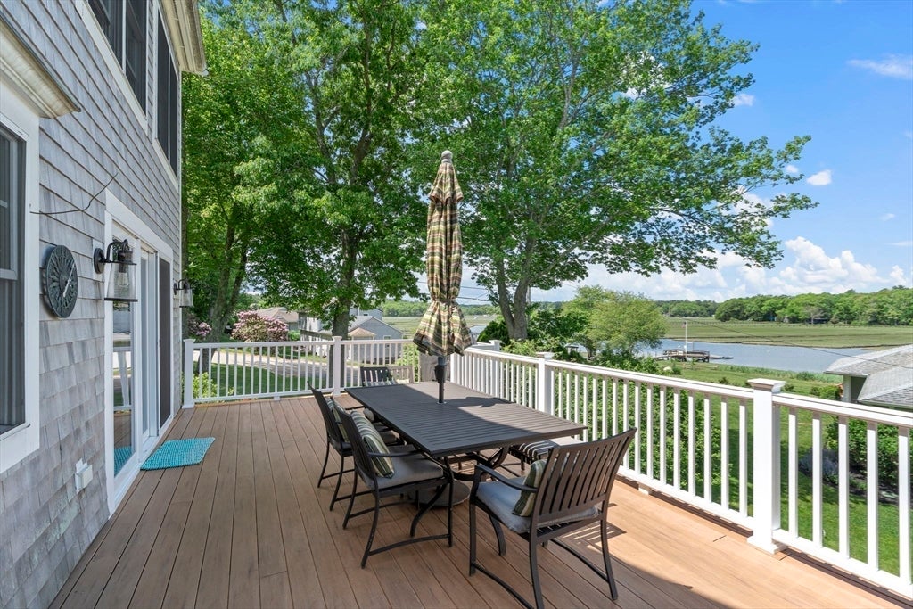 102 Riverside Circle