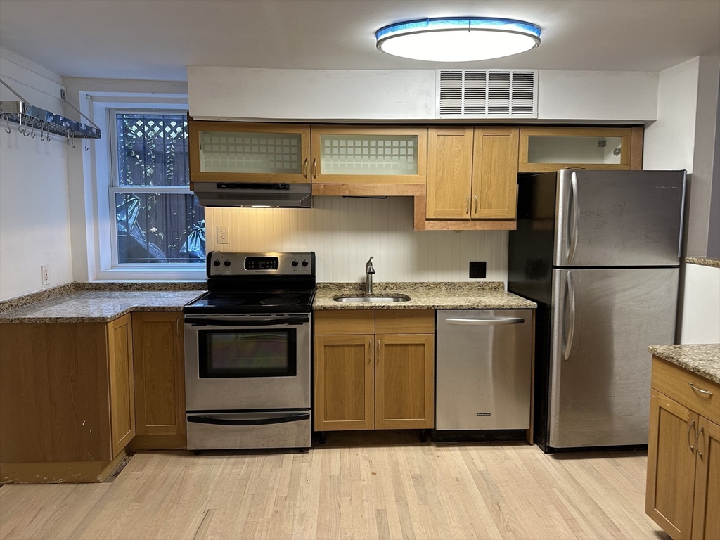 520 Shawmut Ave 1