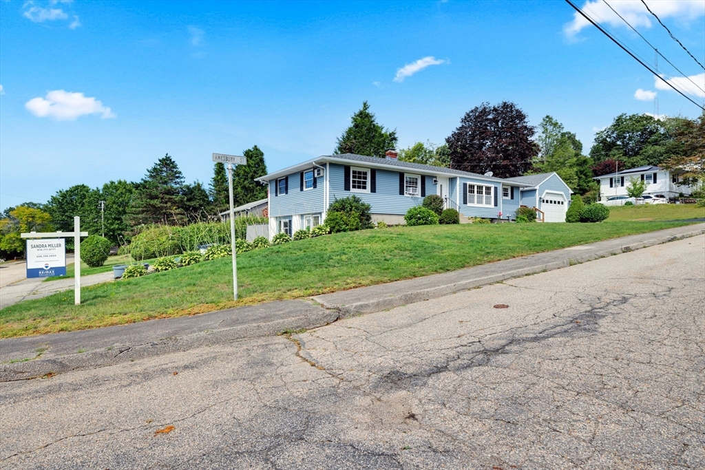 1 Amesbury St