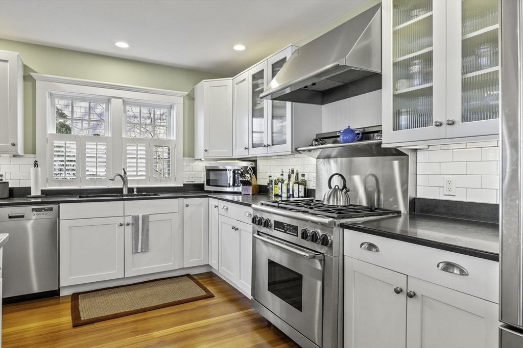 122 Point Of Pines Avenue