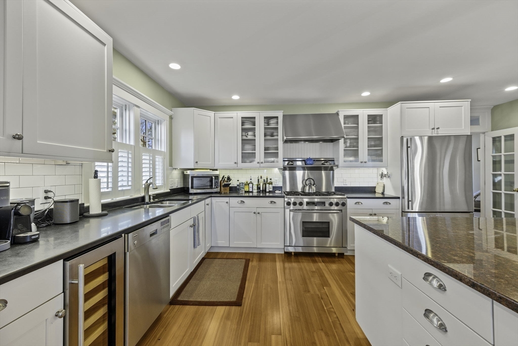 122 Point Of Pines Avenue