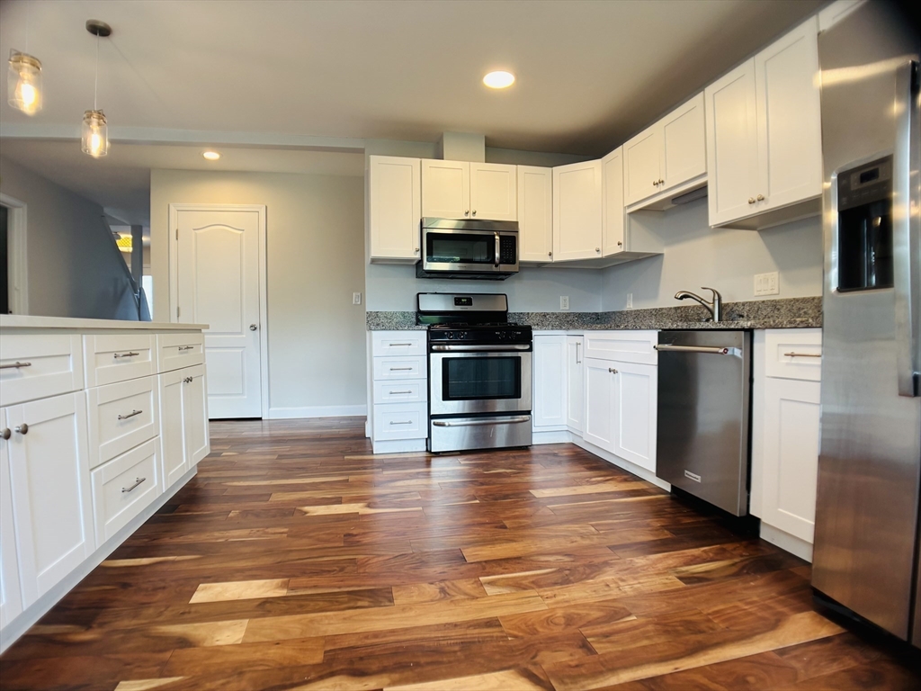 4 Rowe Ct 4
