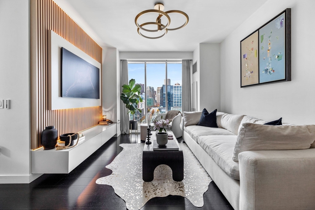 150 Seaport Blvd 14B