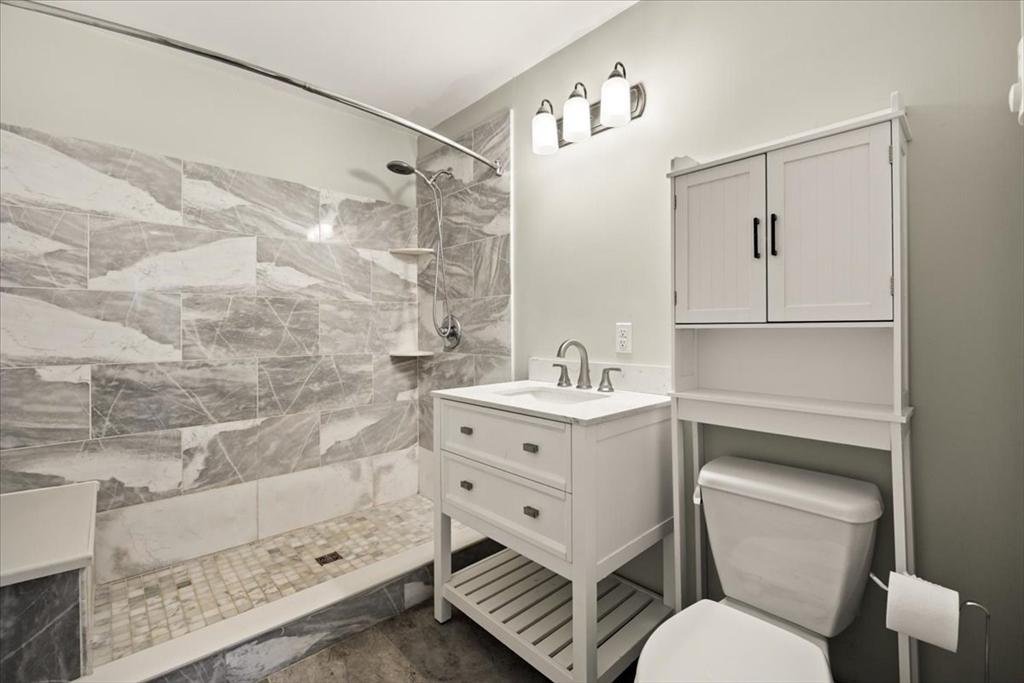 4 Alberta Ln, Lakeville, MA Photo #40