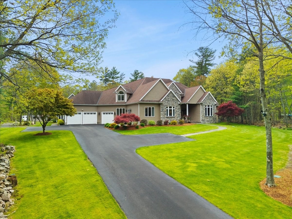 4 Alberta Ln, Lakeville, MA Photo #2