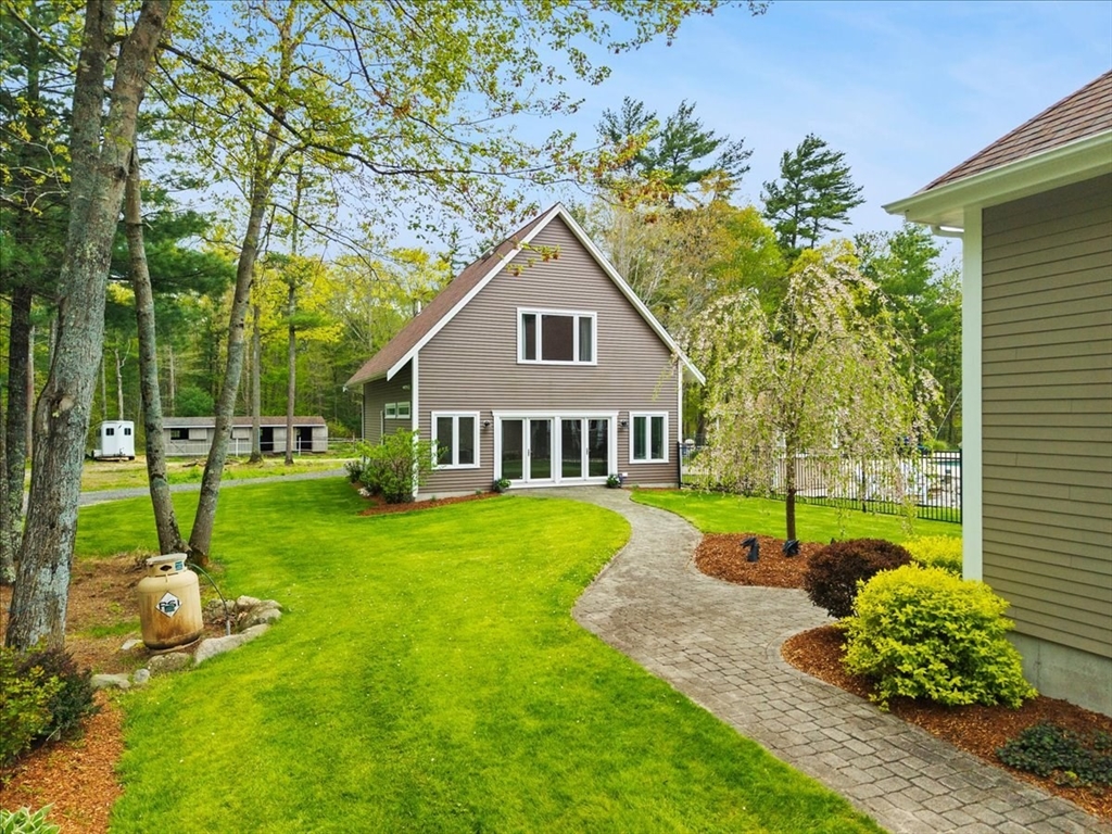 4 Alberta Ln, Lakeville, MA Photo #4