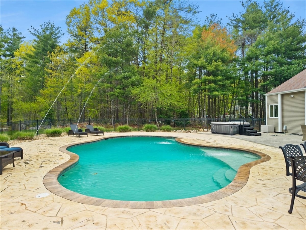 4 Alberta Ln, Lakeville, MA Photo #7