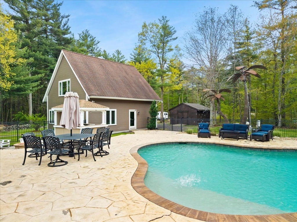 4 Alberta Ln, Lakeville, MA Photo #12